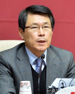 イ・グンヒョン、セヌリ党事務総長