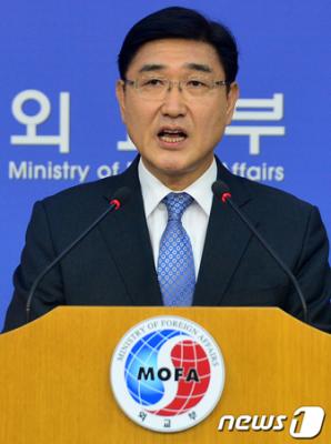 韓国政府は「歴史は削除できないものだ」と強く抗議した。