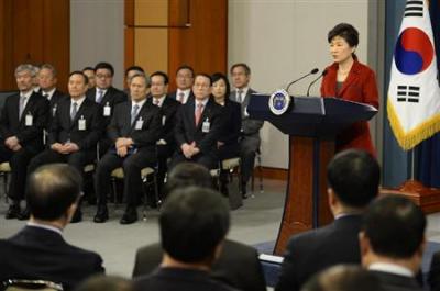 ソウルの大統領府で内外メディアとの記者会見を行う韓国の朴槿恵大統領