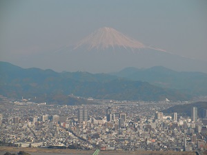 富士山…霞んでる。