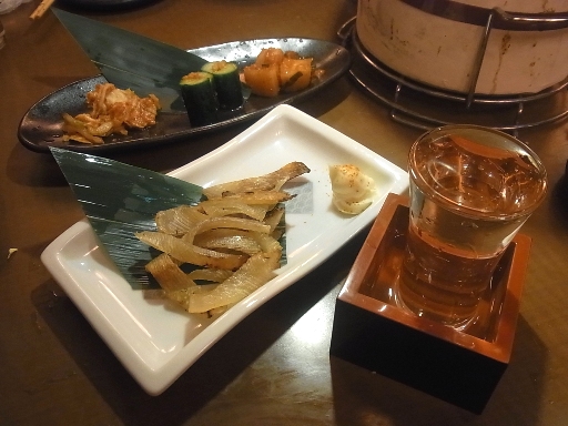 えいひれの炙り焼・キムチ・日本酒